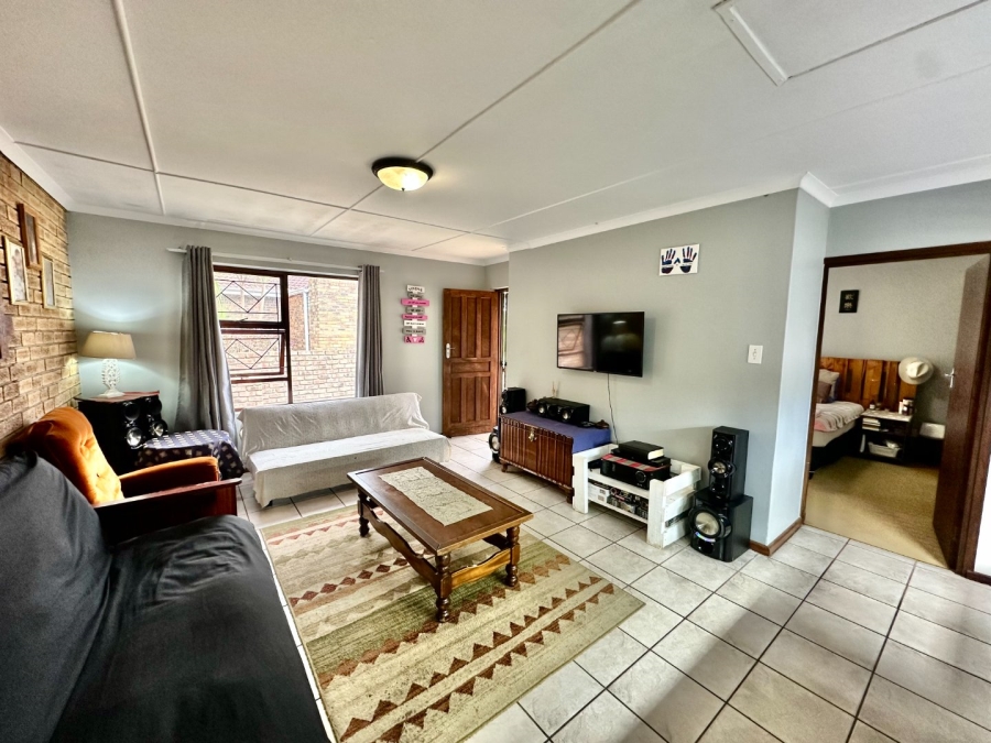 3 Bedroom Property for Sale in Denneoord Western Cape